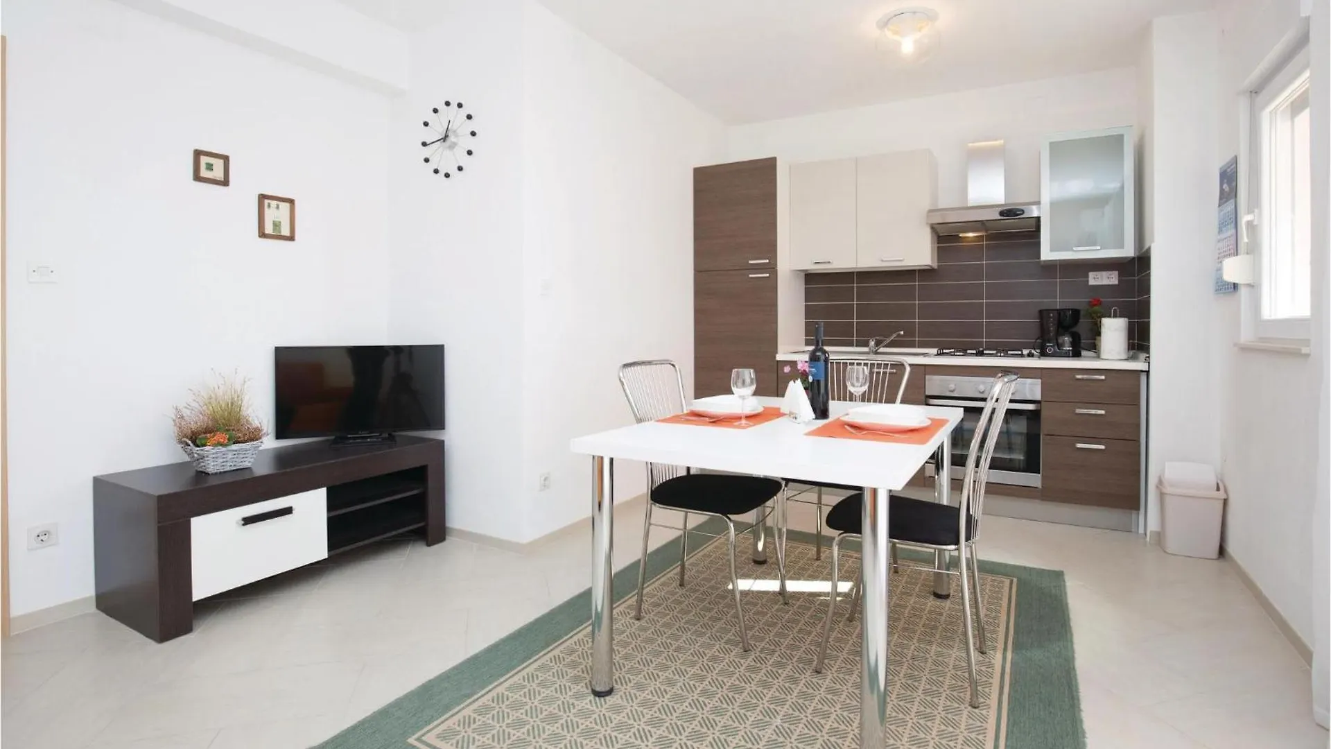 1 Bedroom Gorgeous Apartment In Selce