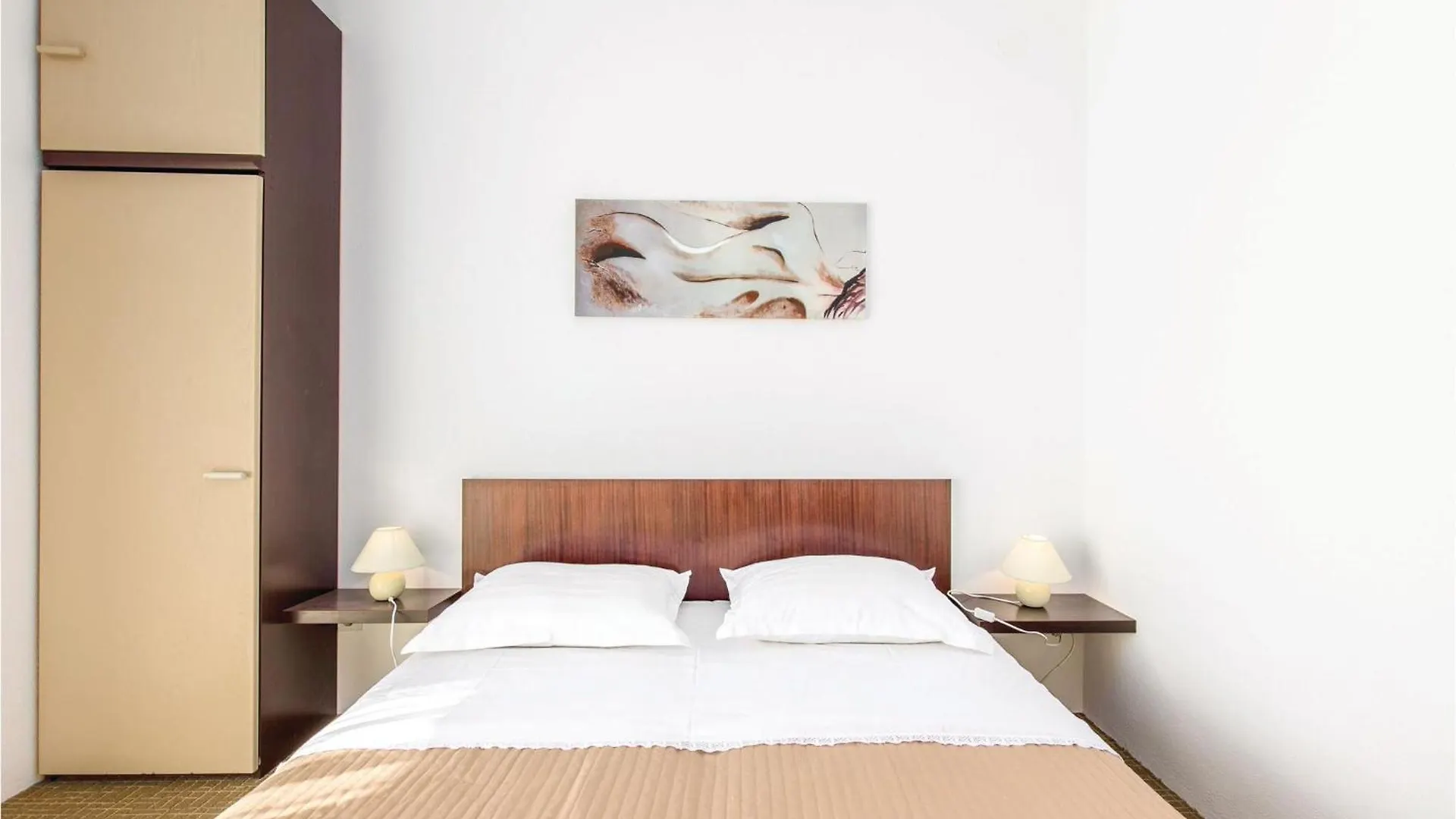 1 Bedroom Gorgeous Apartment In Selce