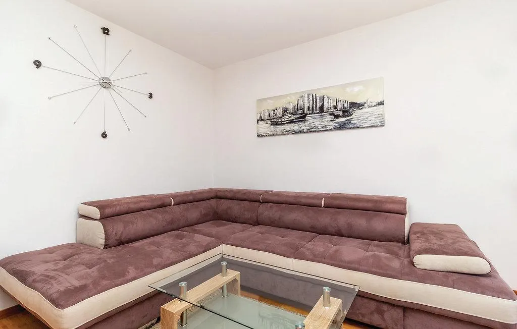 1 Bedroom Gorgeous Apartment In Selce