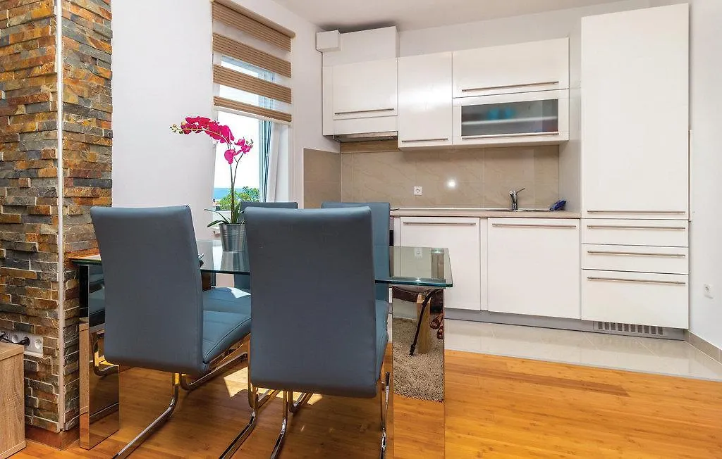 1 Bedroom Gorgeous Apartment In Selce