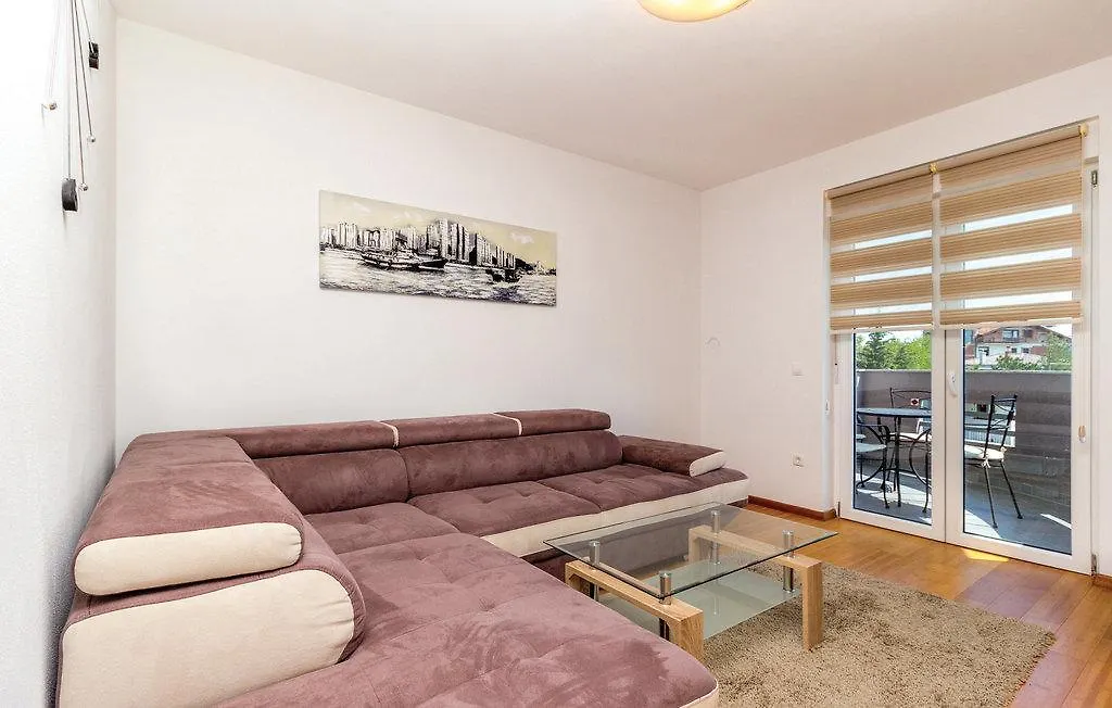 1 Bedroom Gorgeous Apartment In Selce