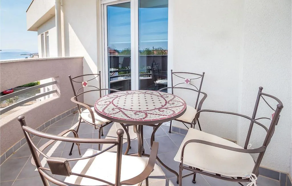 1 Bedroom Gorgeous Apartment In Selce