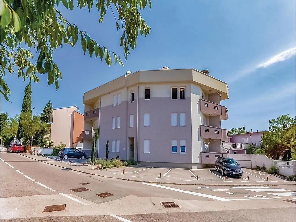 1 Bedroom Gorgeous Apartment In Selce
