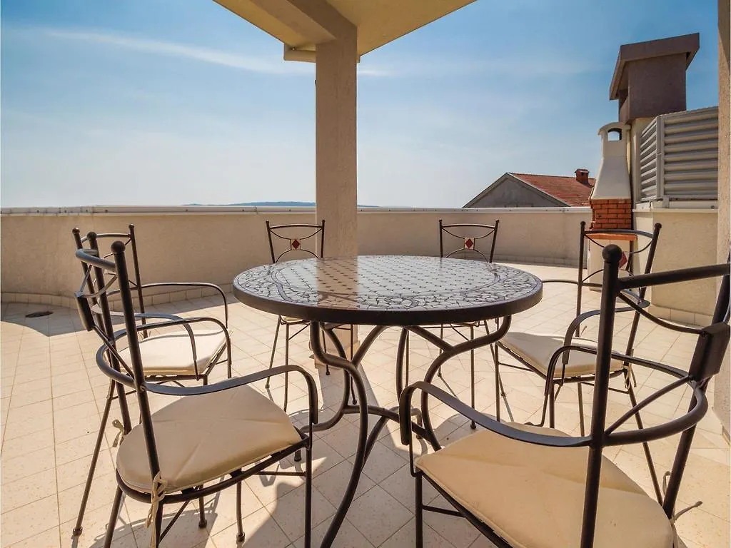 1 Bedroom Gorgeous Apartment In Selce