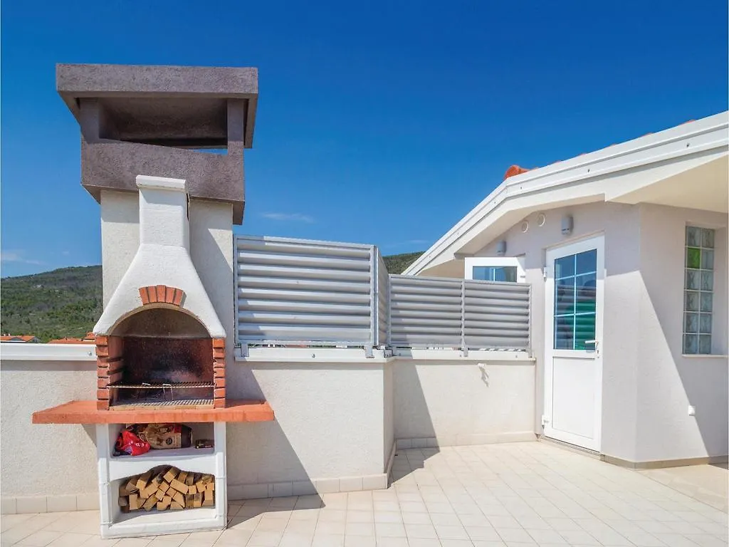 1 Bedroom Gorgeous Apartment In Selce 0*,